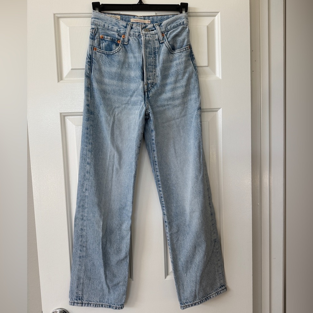 Levi’s Ribcage Straight Jean